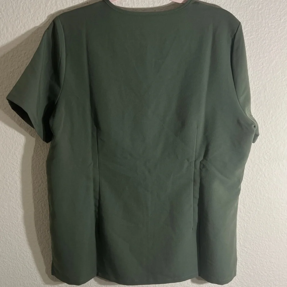 Figs Women's Catarina One-Pocket Olive Green V-Neck Scrub Top size L medical - Picture 6 of 7